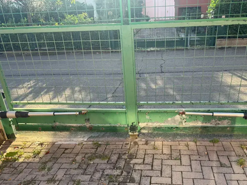 Motore per cancello a battente a Parma