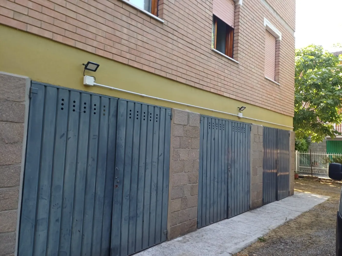 Portoni garage basculanti e sezionali a Parma